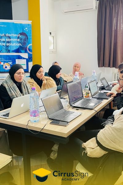 طلابنا_يواصلون_رحلتهم_في_عالم_تطوير_مواقع_الويب_بكل_شغف_وإبداع_💻✨ (3)