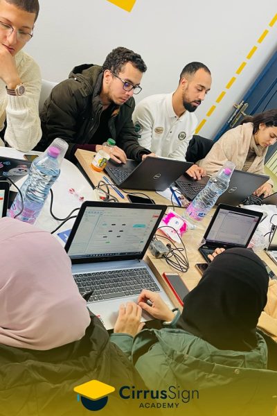 طلابنا_يواصلون_رحلتهم_في_عالم_تطوير_مواقع_الويب_بكل_شغف_وإبداع_💻✨ (4)
