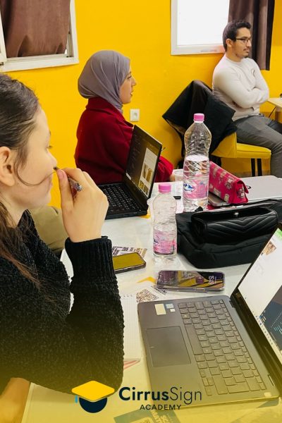 طلابنا_يواصلون_رحلتهم_في_عالم_تطوير_مواقع_الويب_بكل_شغف_وإبداع_💻✨ (5)