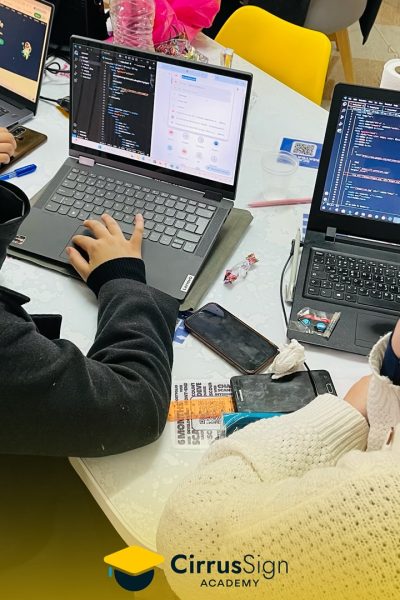 طلابنا_يواصلون_رحلتهم_في_عالم_تطوير_مواقع_الويب_بكل_شغف_وإبداع_💻✨ (6)