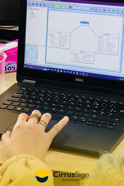 طلابنا_يواصلون_رحلتهم_في_عالم_تطوير_مواقع_الويب_بكل_شغف_وإبداع_💻✨ (7)